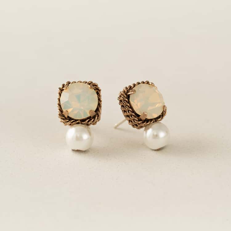 Bon Pearl Stud Earrings