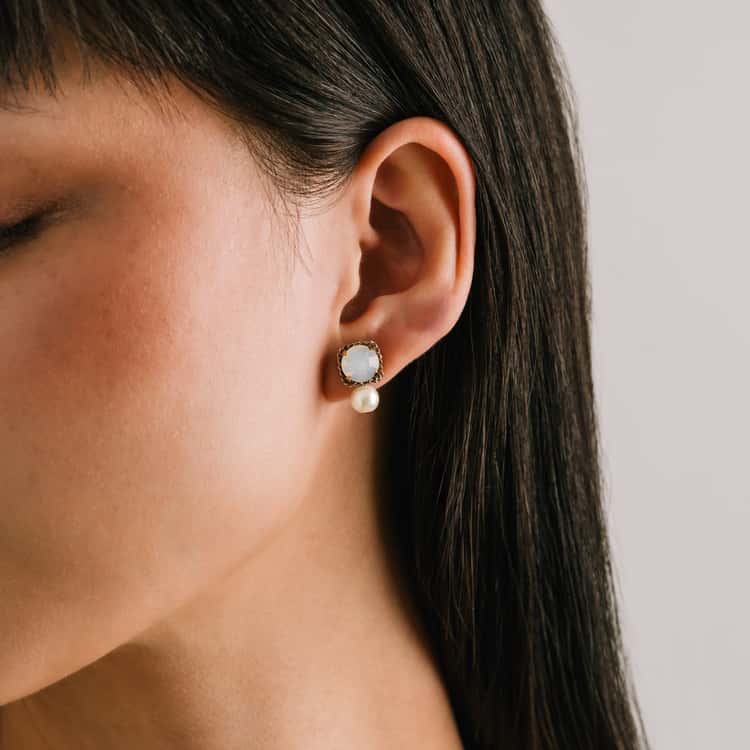 Bon Pearl Stud Earrings