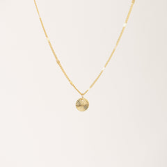 Everly Circle Necklace Gold