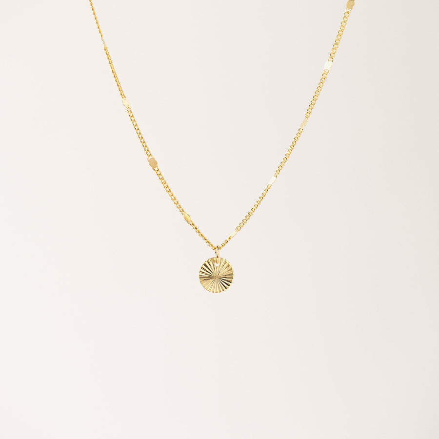Everly Circle Necklace Gold