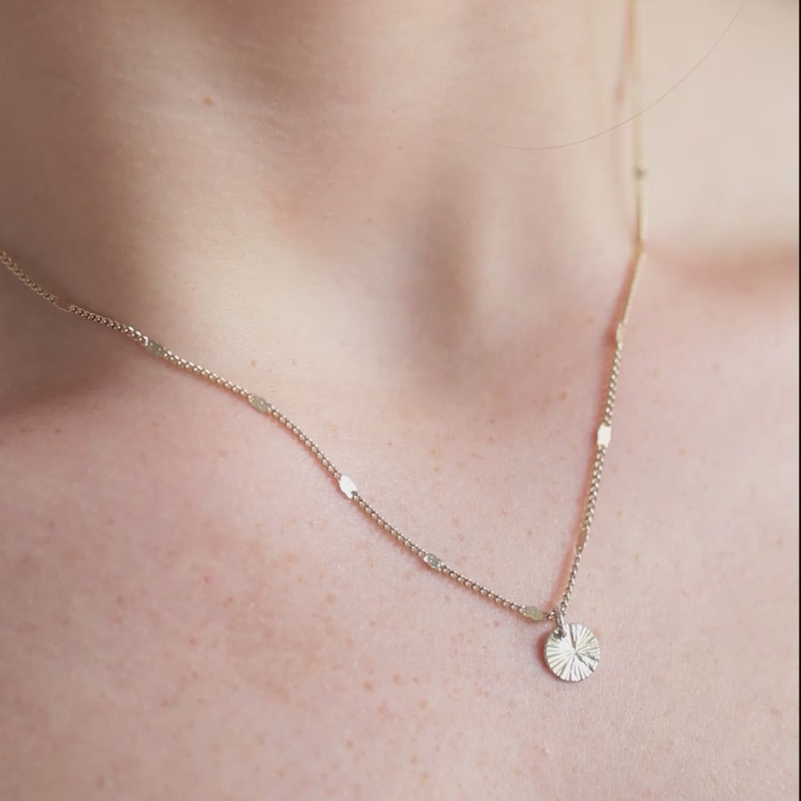 Everly Circle Necklace Gold