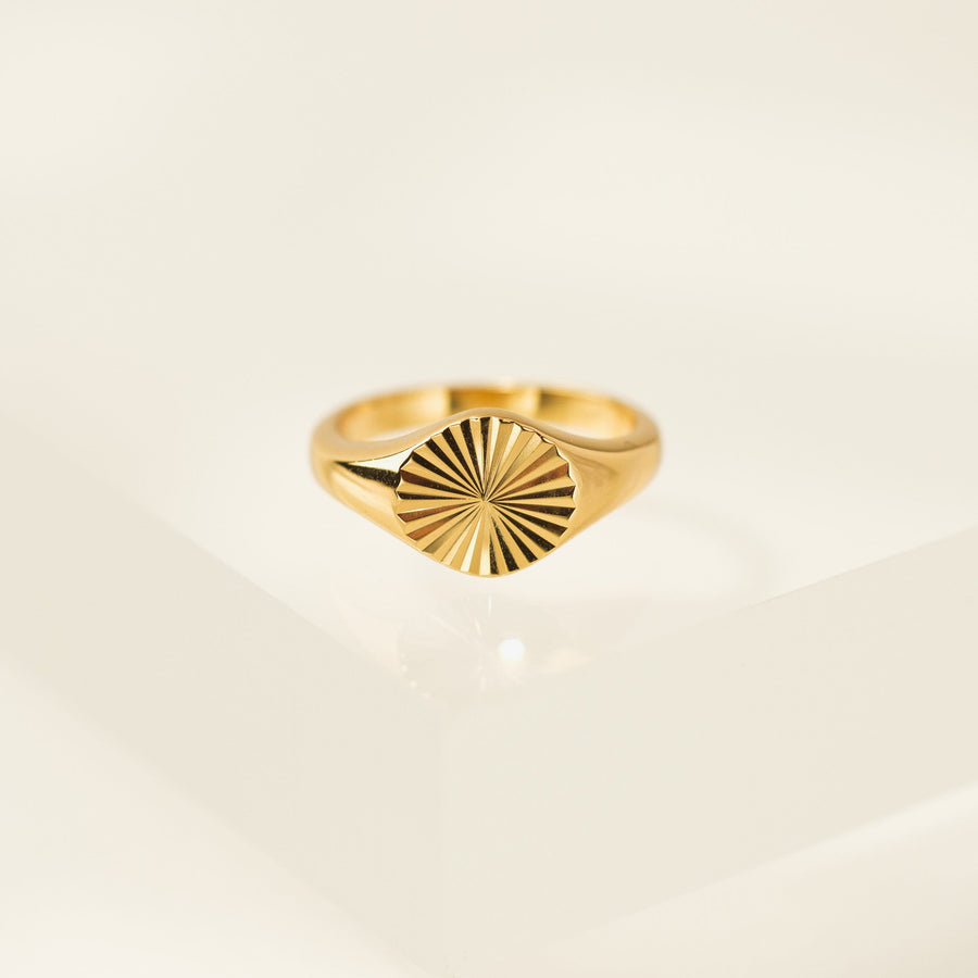 Coin Fluted Signet Ring