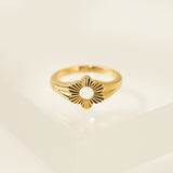 Daisy Fluted Signet Ring