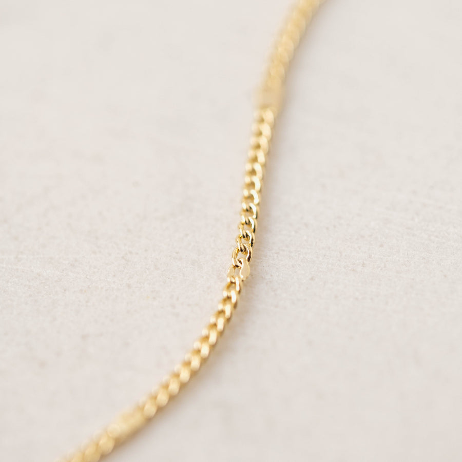 Everly Circle Necklace Gold